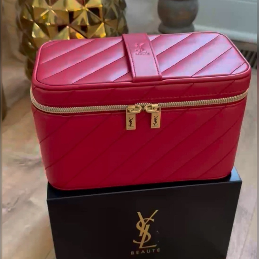 NEW Yves Saint Laurent QUILTED TRUNK VANITY CASE ⭐️ - Picture 4 of 8